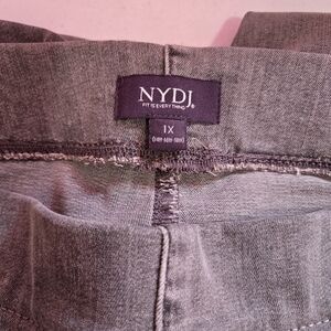 NYDJ Women's Classic Gray Jeans / NWOT